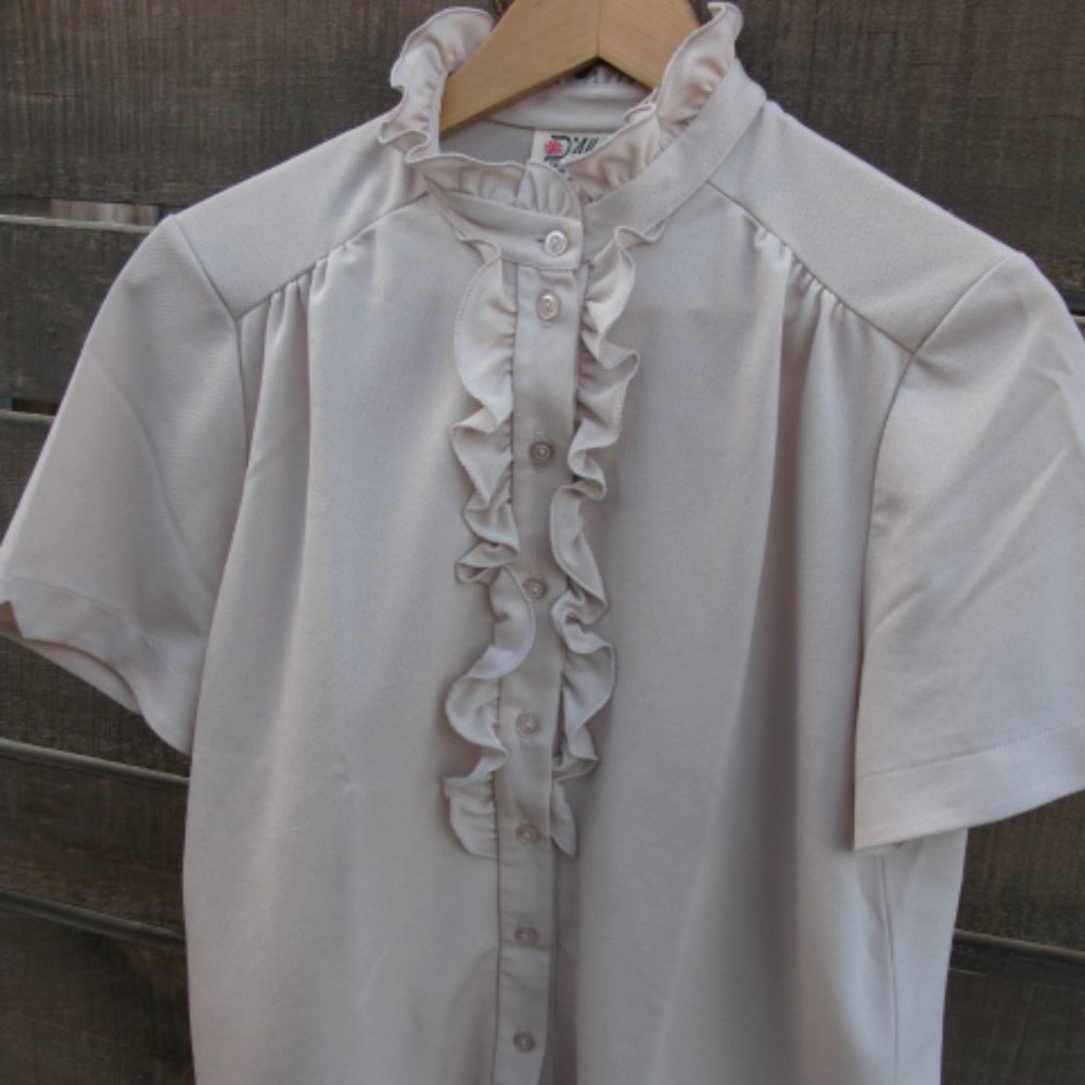 Vintage Women's Blouse short sleeved with Ruffles